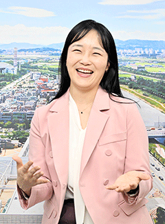 ����!����